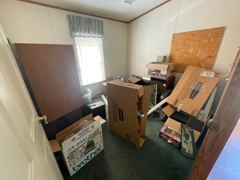 More Photos Of 403 S Melville St, Rensselaer Manufacturing For Sale