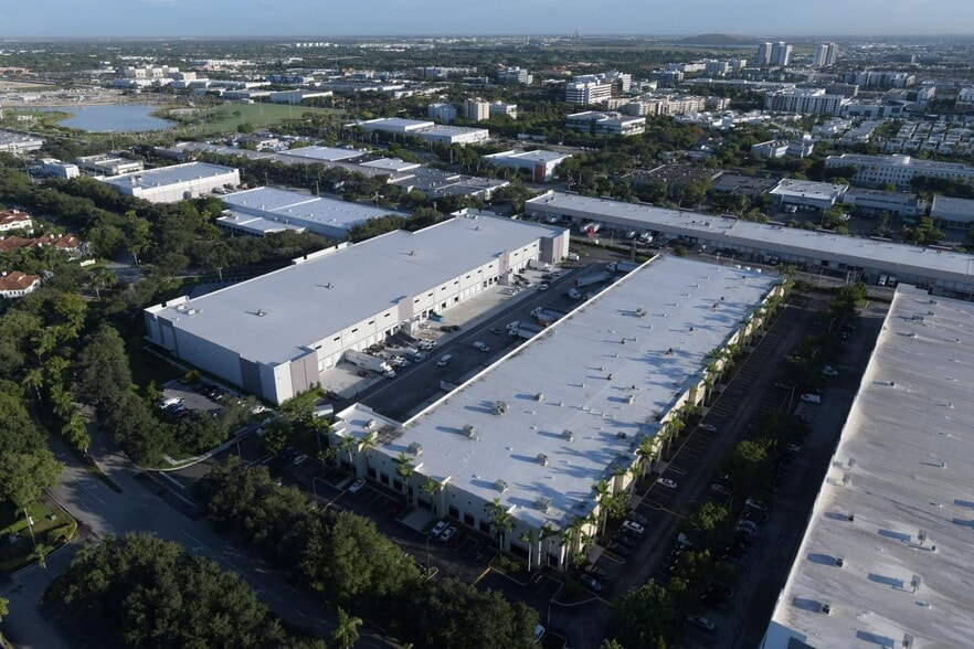 More Photos Of 8305 NW 27th St, Doral Distribution For Lease