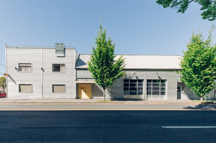 More Photos Of 1001 SE Division St, Portland Freestanding For Sale