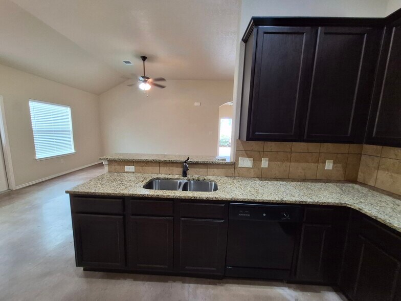 More Photos Of 698 Saengerhalle Rd, New Braunfels Apartments For Sale