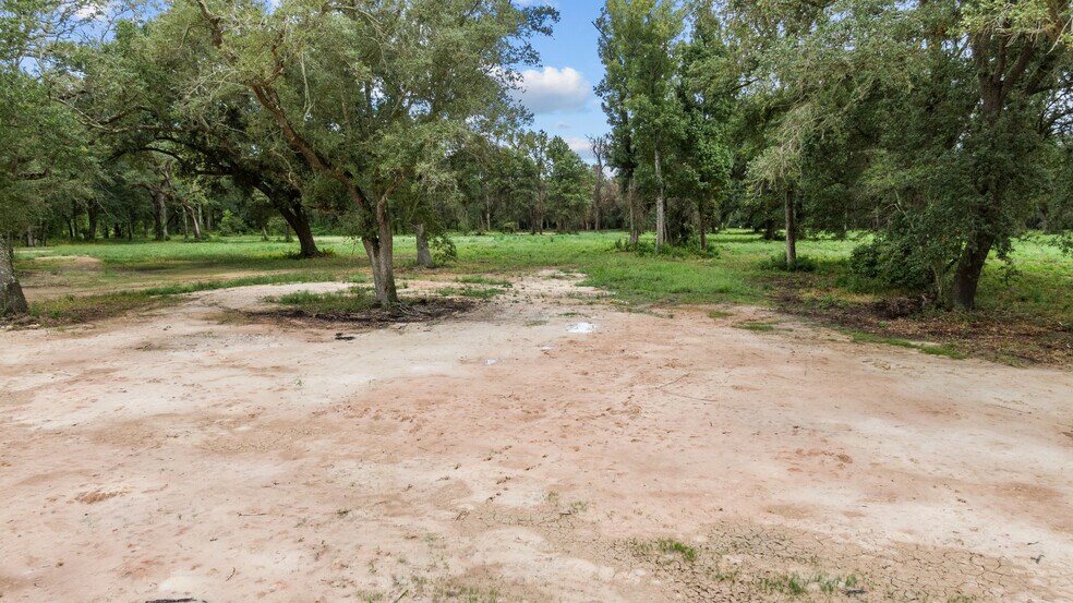 More Photos Of 0 E Feeder Rd, Hankamer Land For Sale