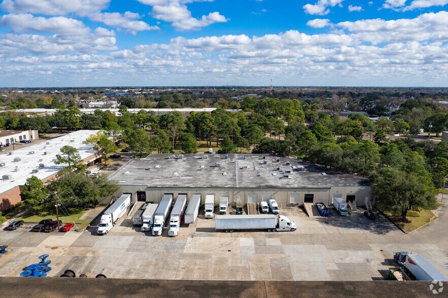 More Photos Of 448-470 Garden Oaks Blvd, Houston Warehouse For Lease