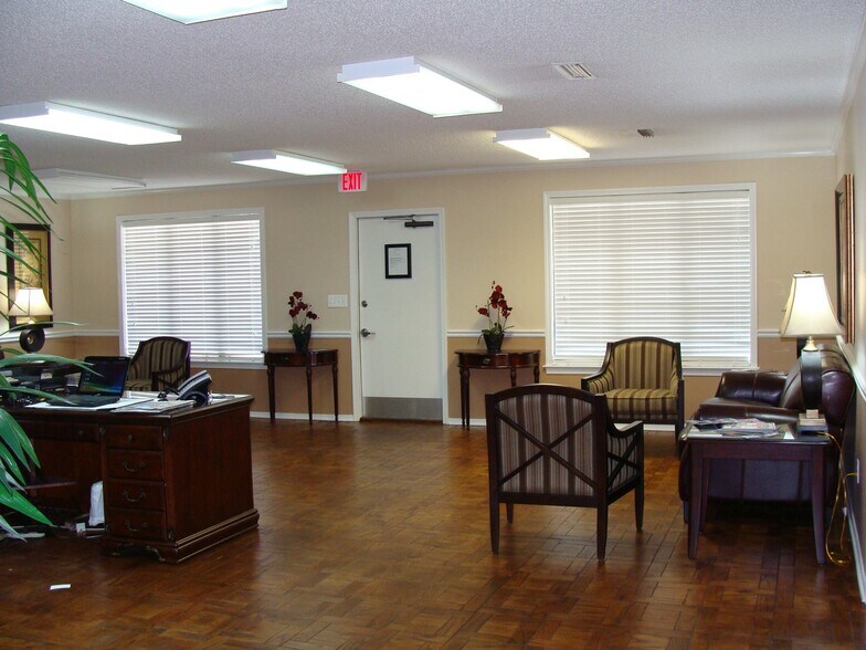More Photos Of 6706 N 9th Ave, Pensacola Medical For Lease
