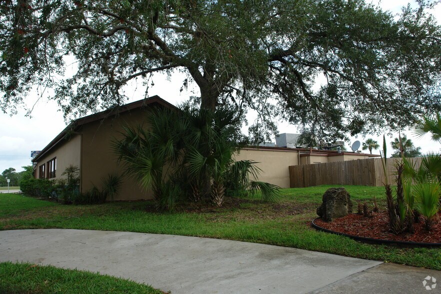 More Photos Of 2721 W International Speedway Blvd, Daytona Beach Restaurant For Lease