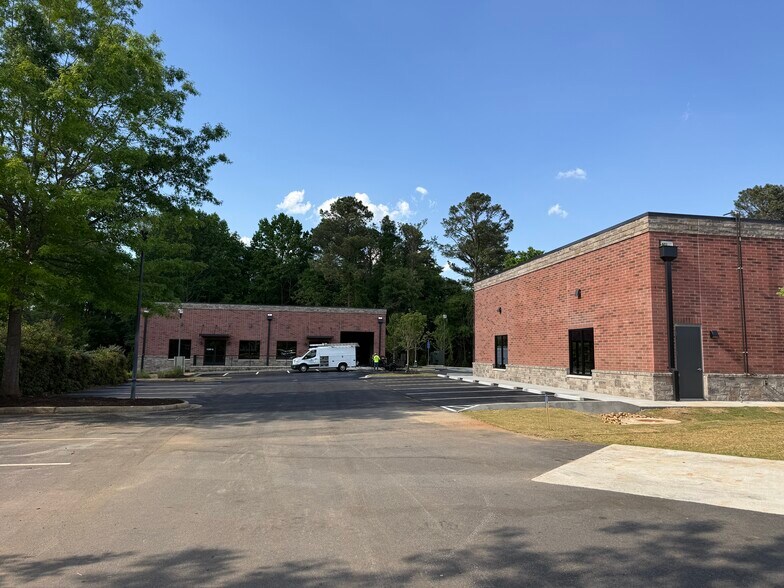 More Photos Of 11281 Highway 92, Woodstock General Retail For Lease