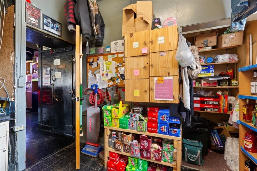 More Photos Of 626 16th Avenue, Council Bluffs General Retail For Sale