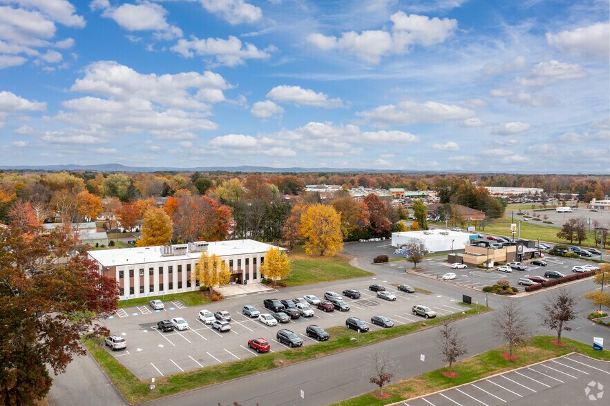 More Photos Of 115 Elm St, Enfield Medical For Lease