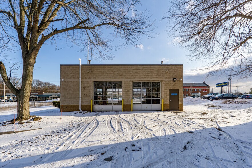 More Photos Of 1704 Us-9, Clifton Park General Retail For Sale