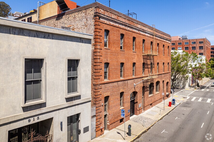 More Photos Of 945 Battery St, San Francisco Office For Lease