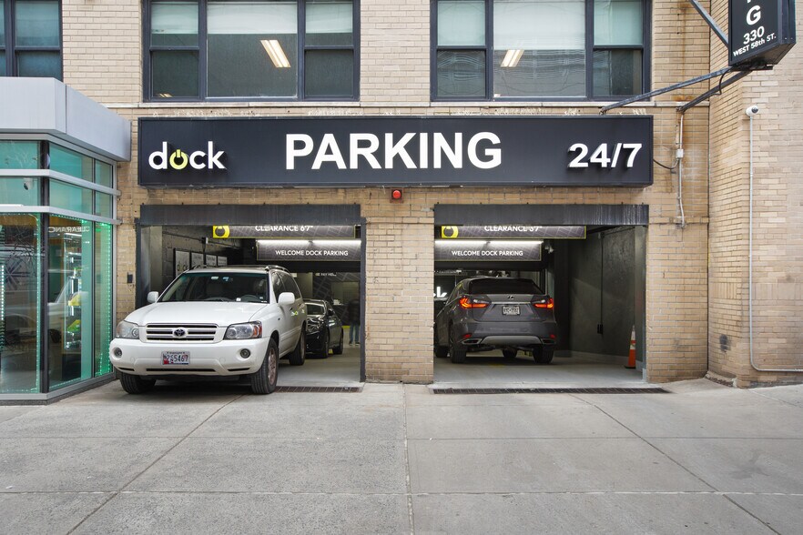 More Photos Of 330 W 58th St, New York Apartments For Lease