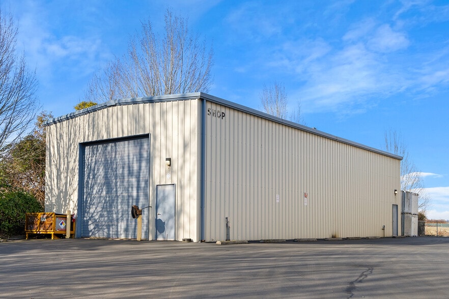 More Photos Of 9611 NE Sunderland Rd, Portland Warehouse For Lease