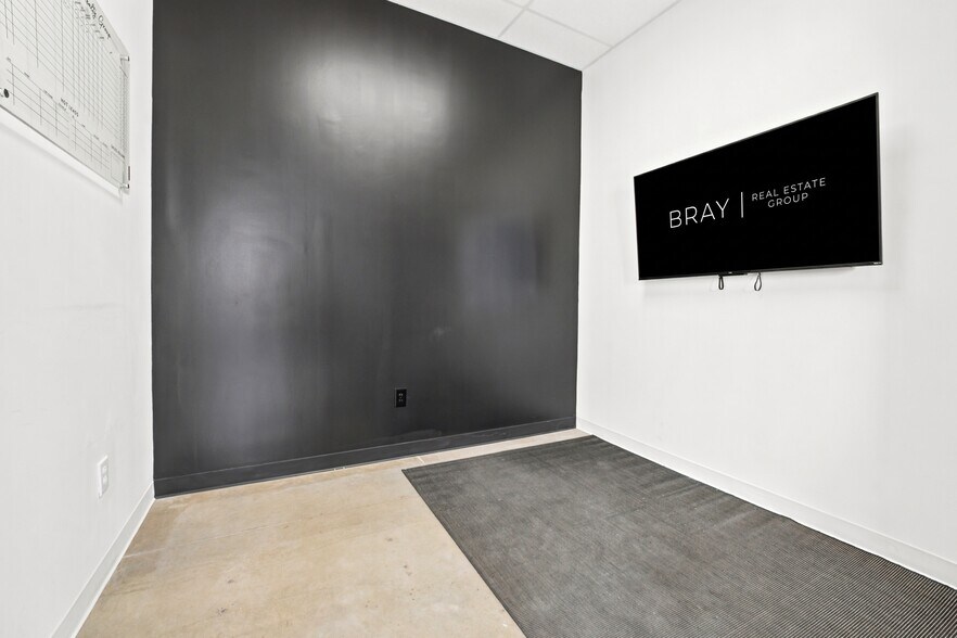 More Photos Of 8610 Potranco Rd, San Antonio Storefront Retail Office For Lease