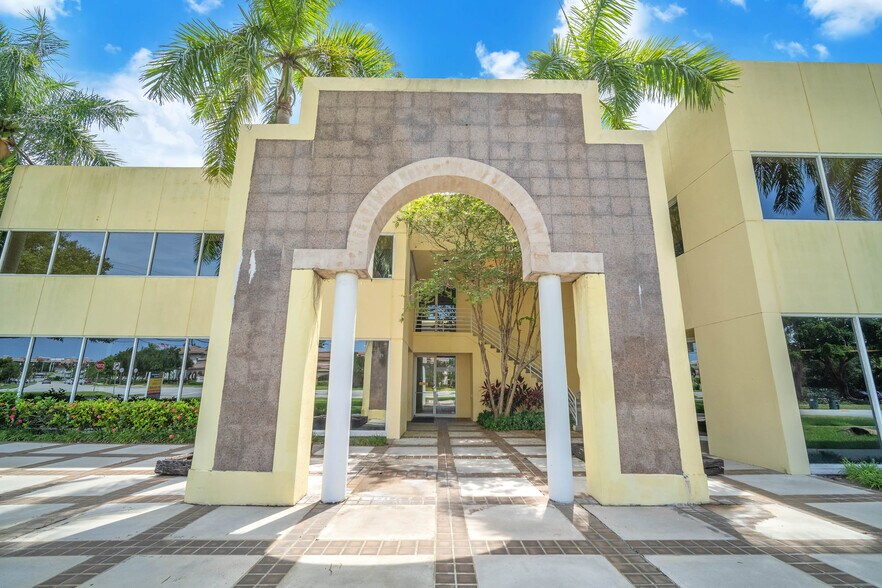 More Photos Of 399 NW 2nd Ave, Boca Raton Office For Lease