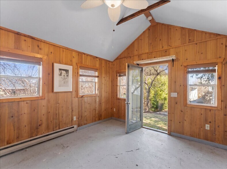 More Photos Of 517 Milwaukee St, Kewaunee General Retail For Sale
