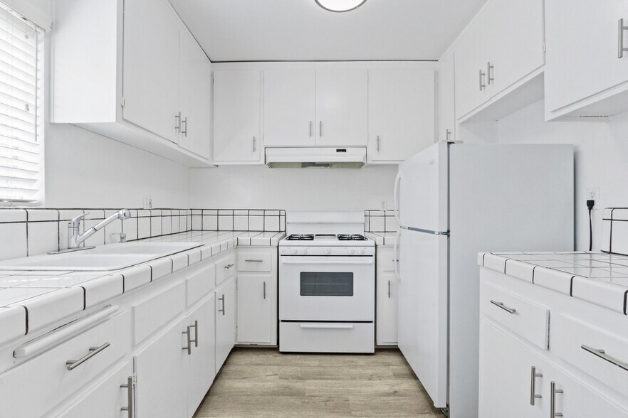 More Photos Of 3625 Mentone Ave, Los Angeles Apartments For Sale
