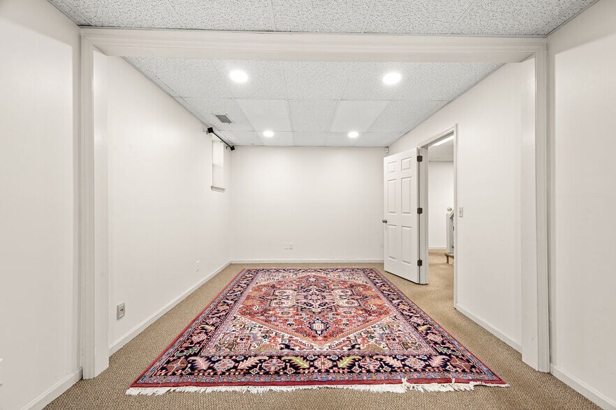 More Photos Of 300 Forest Ave, Chattanooga Office For Sale