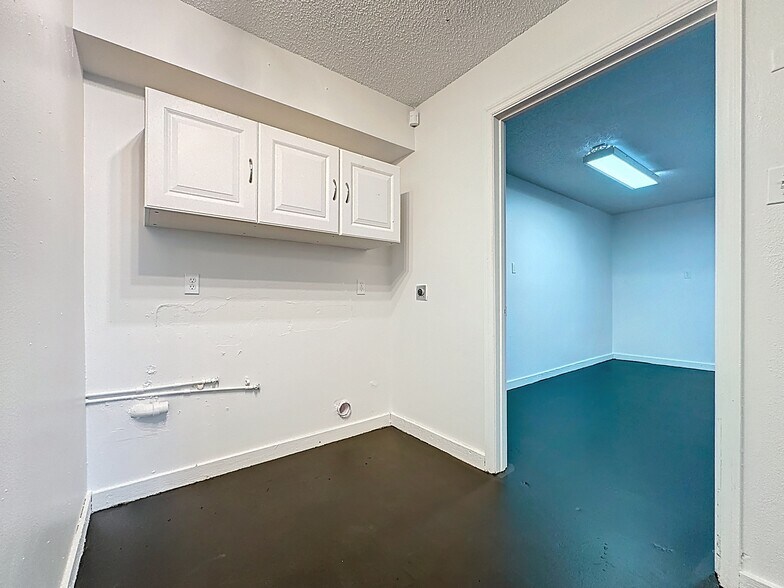 More Photos Of 2017 W Main St, Leesburg Office For Lease