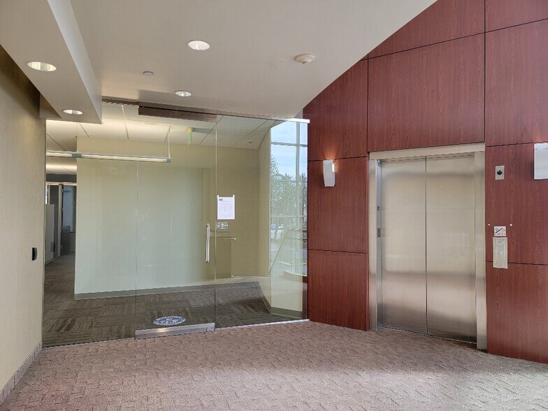 More Photos Of 3999 E Inland Empire Blvd, Ontario Office For Lease
