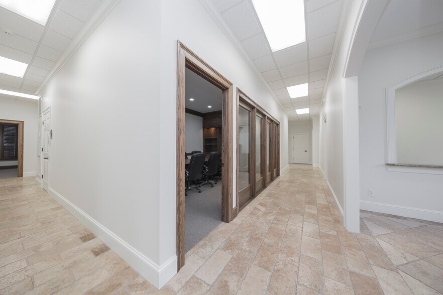 More Photos Of 2461 Tower Dr, Monroe Office For Lease