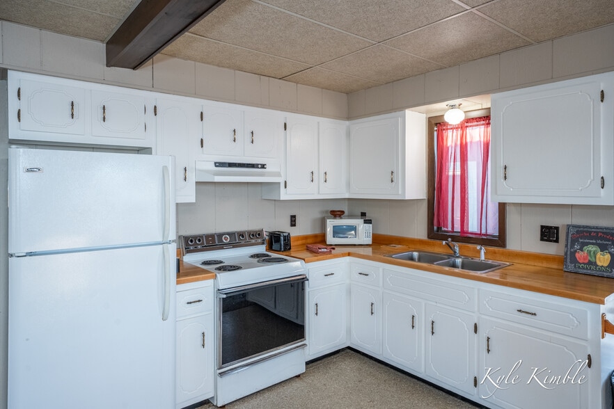 More Photos Of 104 W Houghton Lake Dr, Prudenville Hotel For Sale