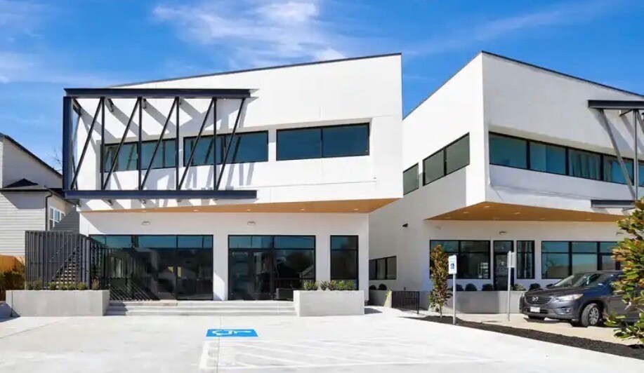 More Photos Of 6815 N Main St, Houston Unknown For Lease