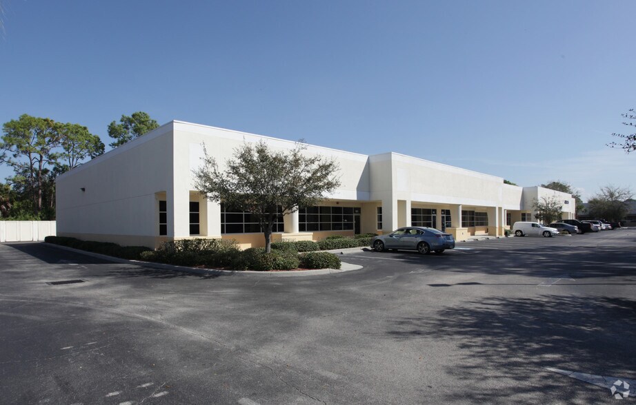 More Photos Of 710 Commerce Dr, Venice Warehouse For Lease