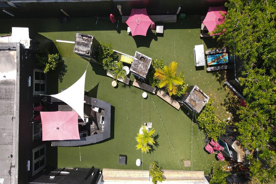 More Photos Of 323 23rd St, Miami Beach Bar For Sale