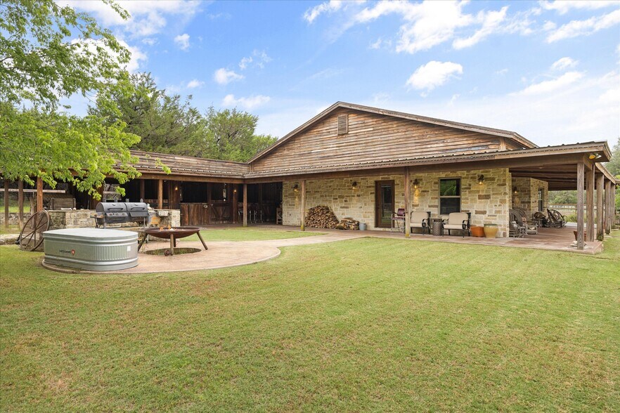 More Photos Of 1904 Floyd Rd, Weatherford Specialty For Sale
