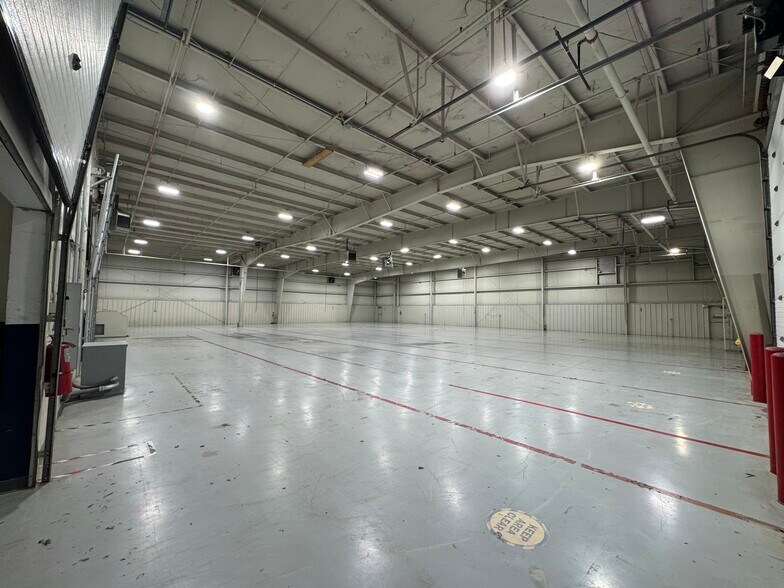 More Photos Of 4001 Methanol Ln, Indianapolis Warehouse For Lease