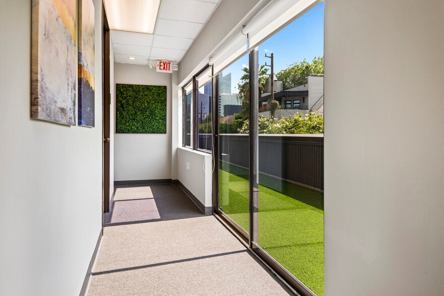 More Photos Of 3100 Edloe St, Houston Office For Sale