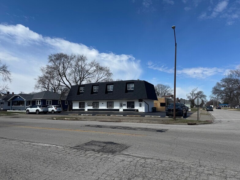 More Photos Of 5002-5006 W 16th St, Indianapolis Office For Sale