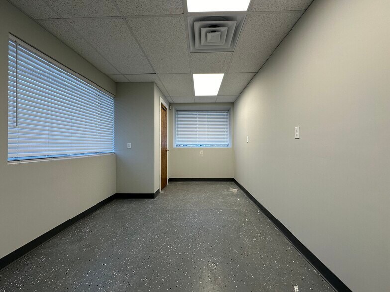 More Photos Of 733-759 Memorial Ave, West Springfield Showroom For Sale