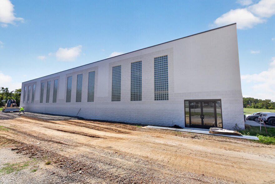 More Photos Of 1030 Tennessee Blvd, Lebanon Manufacturing For Lease