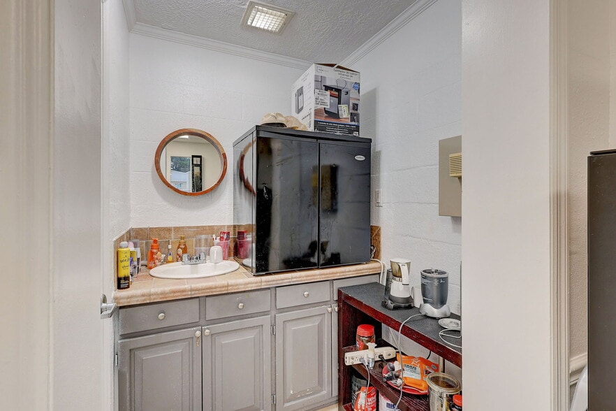 More Photos Of 2108 Orange Ave, Fort Pierce Freestanding For Sale