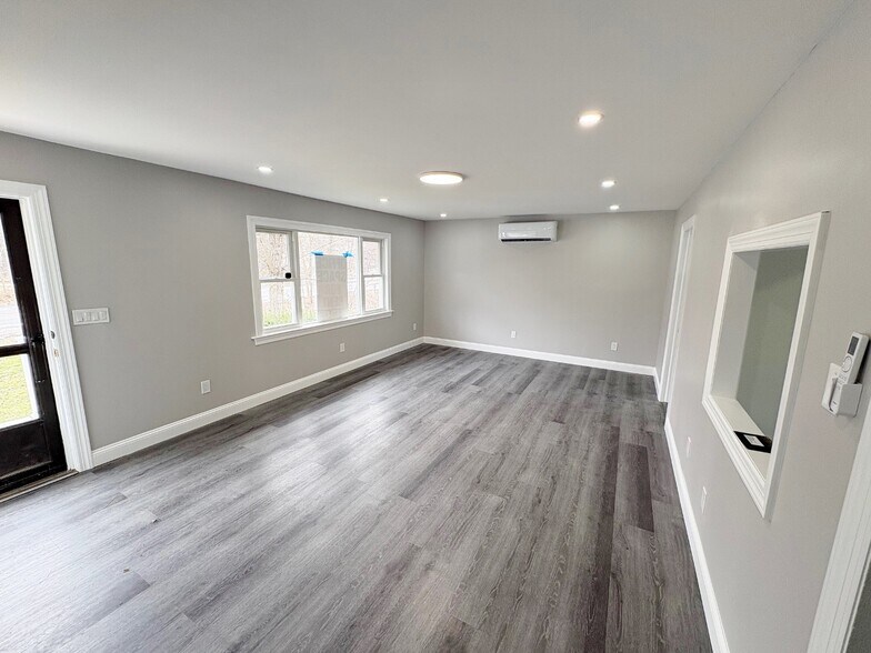 More Photos Of 113 N Chestnut St, New Paltz Office Residential For Lease