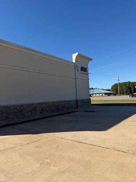 More Photos Of 914 Unity Rd, Crossett General Retail For Sale