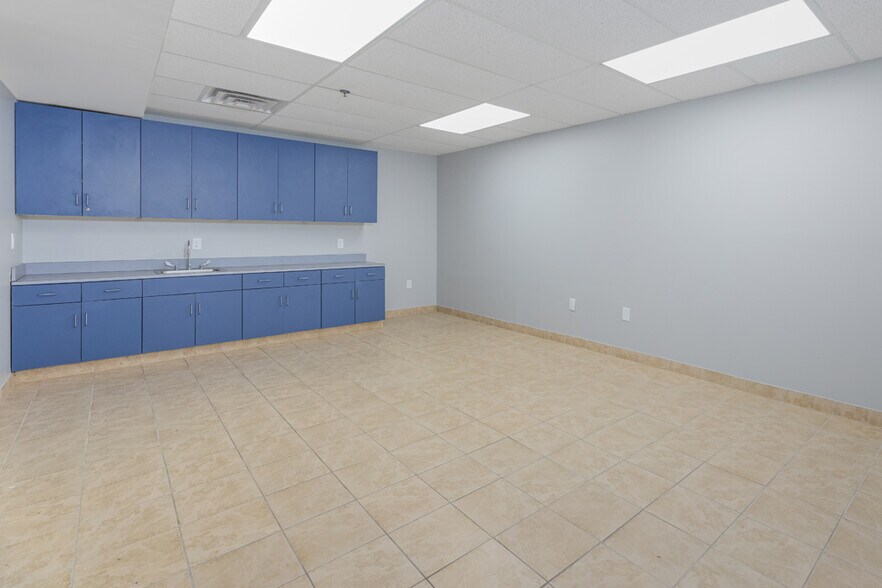 More Photos Of 411 Commerce Ln, West Berlin Medical For Sale