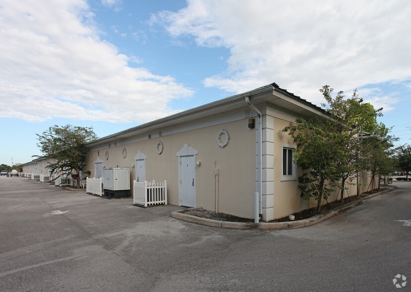 More Photos Of 9015 Americana Rd, Vero Beach Medical For Lease