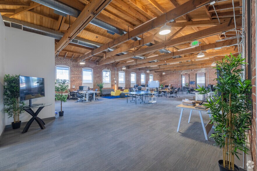 More Photos Of 620 3rd St, Oakland Light Distribution For Lease