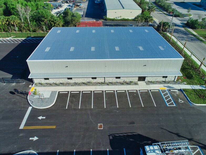 More Photos Of 2954 Van Buren St, Fort Myers Distribution For Lease