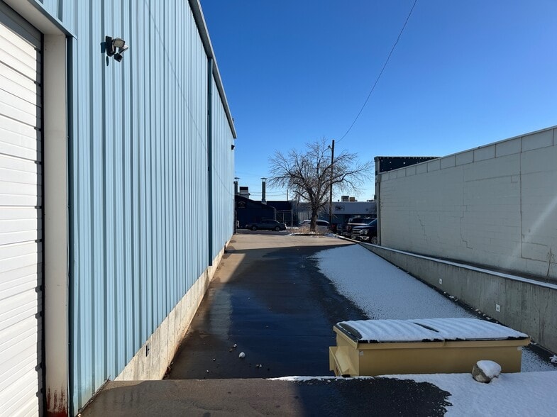 More Photos Of 2931 S Tejon St, Englewood Warehouse For Lease