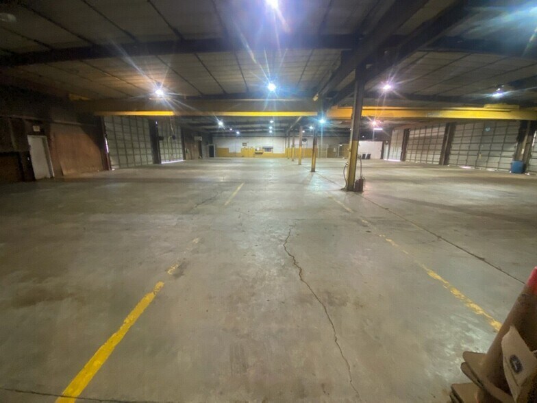 More Photos Of 413 S Eastman Rd, Longview Warehouse For Lease