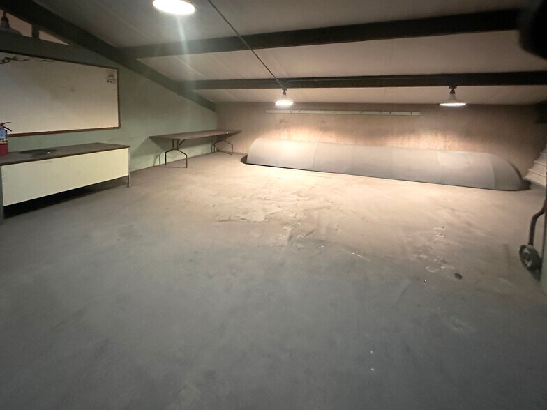 More Photos Of 1100 W Del Norte St, Eureka Truck Terminal For Lease