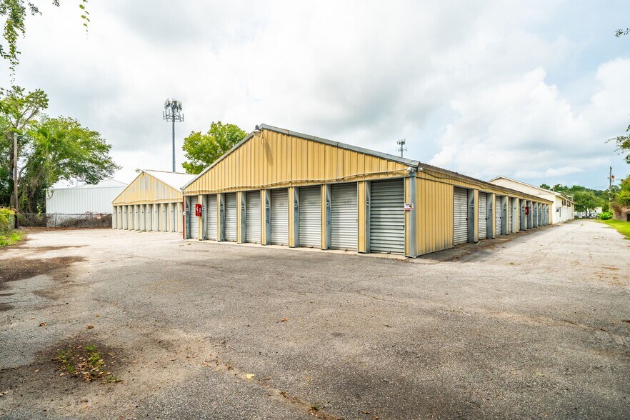 More Photos Of 1719 Signal Point Rd, Charleston Self Storage For Sale