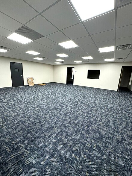 More Photos Of 340 Executive Dr, Troy Warehouse For Lease