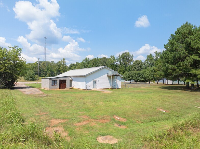 More Photos Of 10366 Highway 100, Scotts Hill Flex For Sale