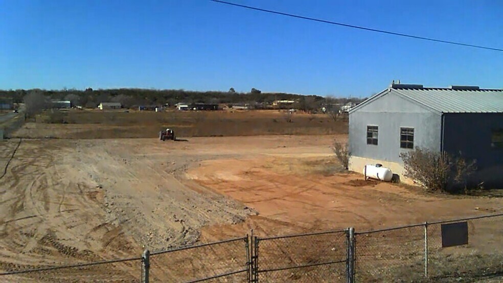 More Photos Of 717 Concho St, Colorado City Industrial For Lease