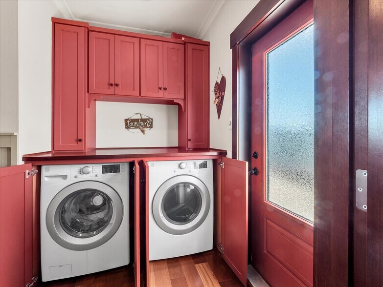 More Photos Of 1421 Pioneer Hwy, Stanwood Restaurant For Sale