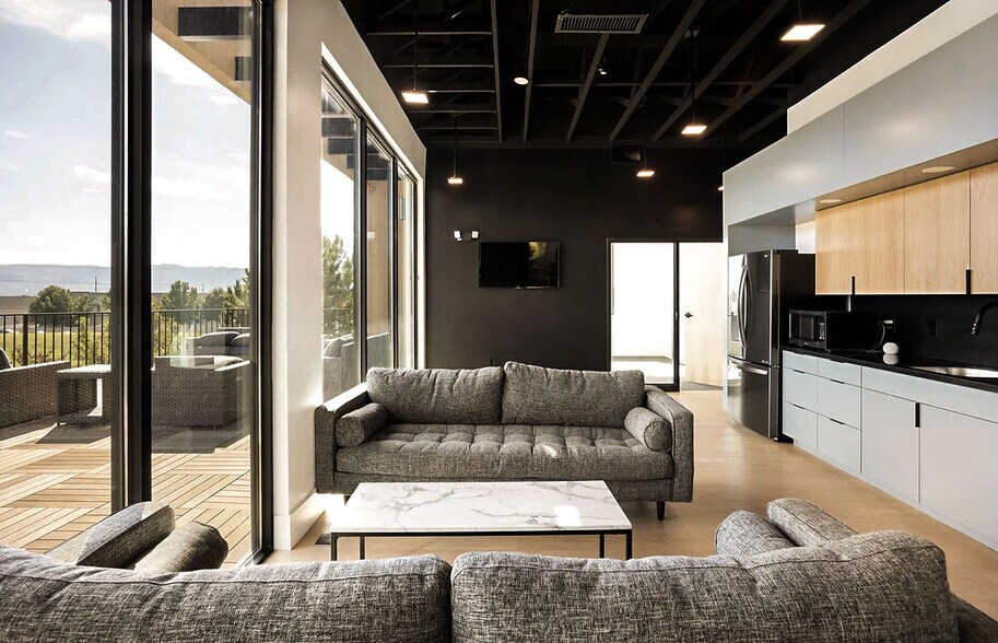 More Photos Of 10718 S Beckstead Ln, South Jordan Coworking Space