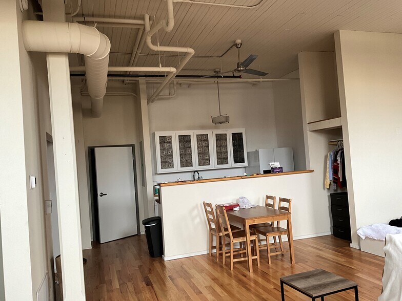 More Photos Of 201-205 E Chambers St, Cleburne Apartments For Lease